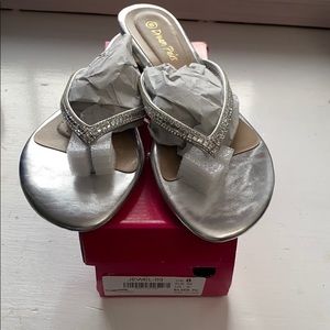 NWT rhinestone flip flops